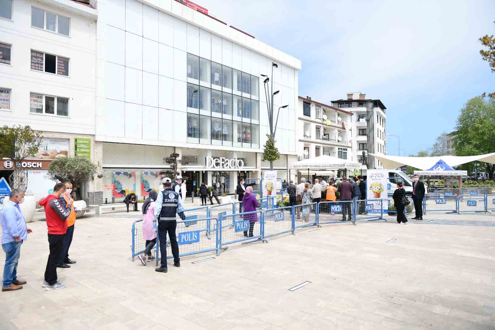 NORMALE DÖNÜŞ BİR ÇİÇEKLE BAŞLIYOR